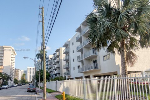 Condominio en alquiler en Miami Beach, Florida, 1 dormitorio, 65.59 m2 № 1951964 - foto 21