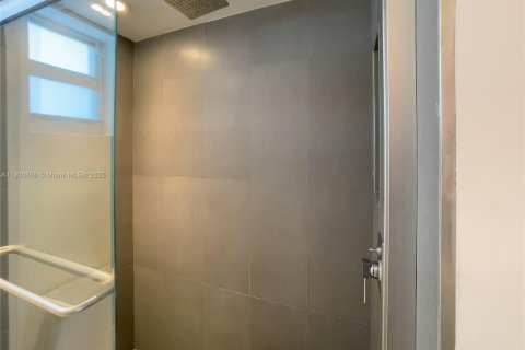 Condominio en alquiler en Miami Beach, Florida, 1 dormitorio, 65.59 m2 № 1951964 - foto 11