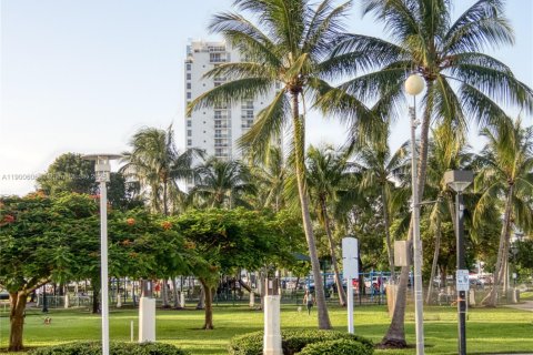Condominio en alquiler en Miami Beach, Florida, 1 dormitorio, 65.59 m2 № 1951964 - foto 22