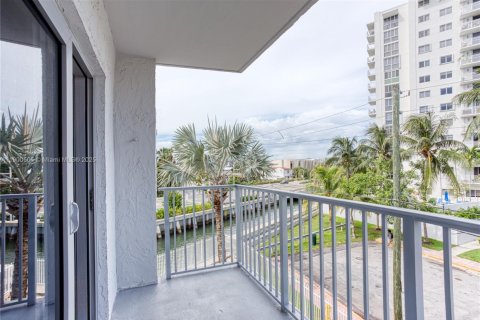 Condominio en alquiler en Miami Beach, Florida, 1 dormitorio, 65.59 m2 № 1951964 - foto 4