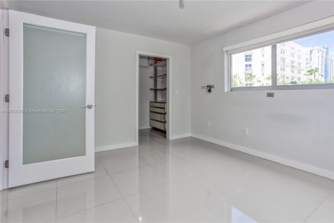 Condominio en alquiler en Miami Beach, Florida, 1 dormitorio, 65.59 m2 № 1951964 - foto 10