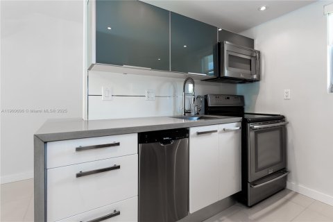 Condominio en alquiler en Miami Beach, Florida, 1 dormitorio, 65.59 m2 № 1951964 - foto 7