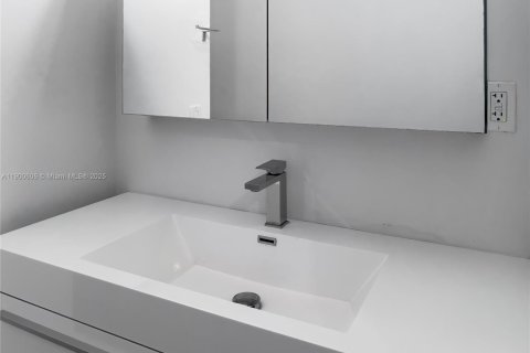 Condominio en alquiler en Miami Beach, Florida, 1 dormitorio, 65.59 m2 № 1951964 - foto 12