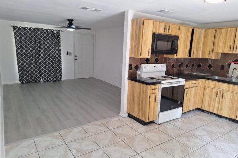 Casa en venta en Tampa, Florida, 3 dormitorios, 125.42 m2 № 1658686 - foto 4