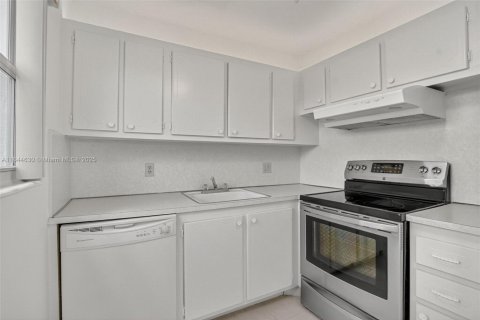 Copropriété à vendre à Deerfield Beach, Floride: 2 chambres, 76.18 m2 № 1846146 - photo 11