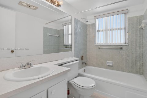 Copropriété à vendre à Deerfield Beach, Floride: 2 chambres, 76.18 m2 № 1846146 - photo 13