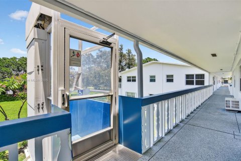 Copropriété à vendre à Deerfield Beach, Floride: 2 chambres, 76.18 m2 № 1846146 - photo 2