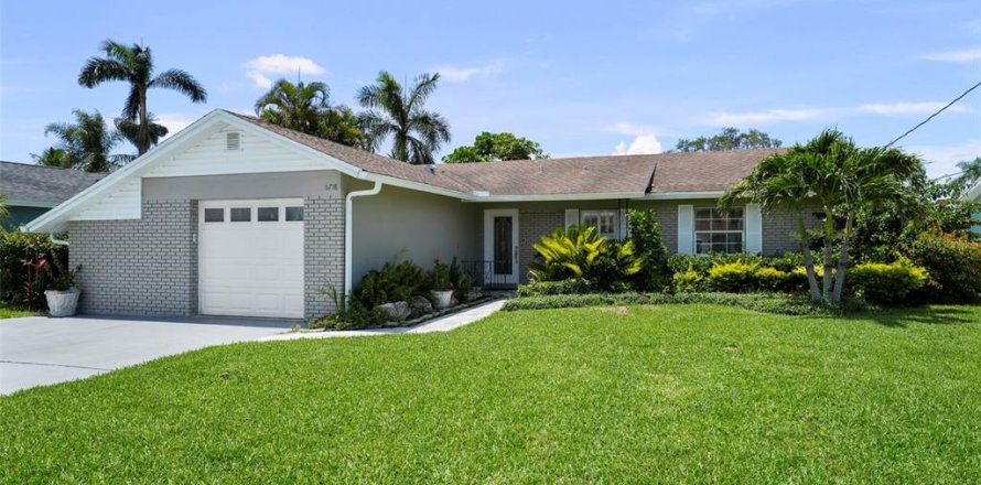 House in Tampa, Florida 3 bedrooms, 202.43 sq.m. № 1796006