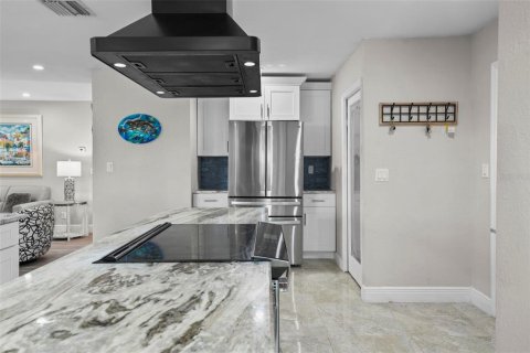 House in Tampa, Florida 3 bedrooms, 202.43 sq.m. № 1796006 - photo 12