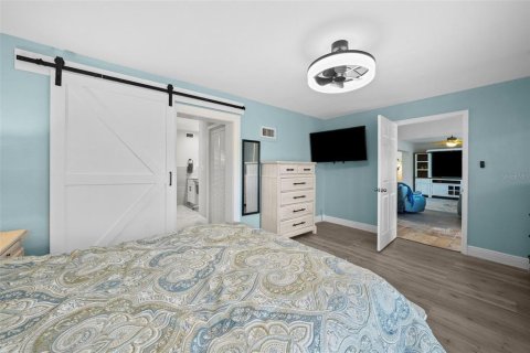 House in Tampa, Florida 3 bedrooms, 202.43 sq.m. № 1796006 - photo 20