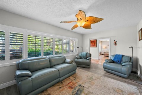 House in Tampa, Florida 3 bedrooms, 202.43 sq.m. № 1796006 - photo 13