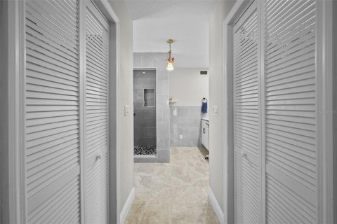House in Tampa, Florida 3 bedrooms, 202.43 sq.m. № 1796006 - photo 21