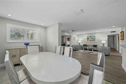 House in Tampa, Florida 3 bedrooms, 202.43 sq.m. № 1796006 - photo 8