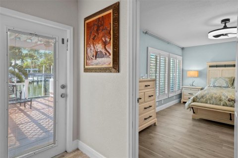 House in Tampa, Florida 3 bedrooms, 202.43 sq.m. № 1796006 - photo 17