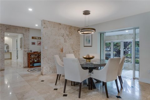 House in Miami, Florida 4 bedrooms, 276.94 sq.m. № 1699755 - photo 6