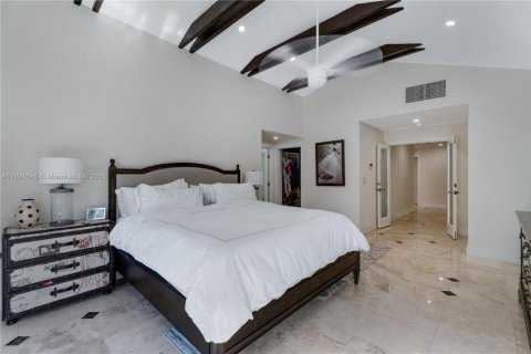 House in Miami, Florida 4 bedrooms, 276.94 sq.m. № 1699755 - photo 23