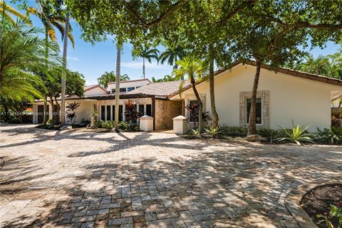 House in Miami, Florida 4 bedrooms, 276.94 sq.m. № 1699755 - photo 2