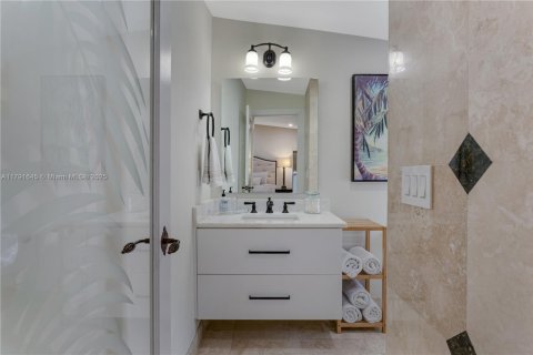 House in Miami, Florida 4 bedrooms, 276.94 sq.m. № 1699755 - photo 30