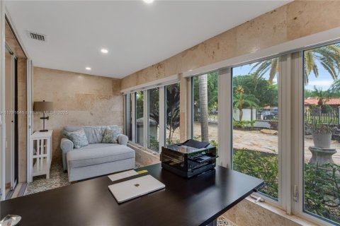 House in Miami, Florida 4 bedrooms, 276.94 sq.m. № 1699755 - photo 20
