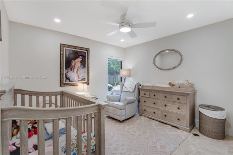 House in Miami, Florida 4 bedrooms, 276.94 sq.m. № 1699755 - photo 29