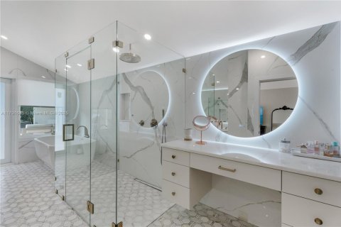 House in Miami, Florida 4 bedrooms, 276.94 sq.m. № 1699755 - photo 26