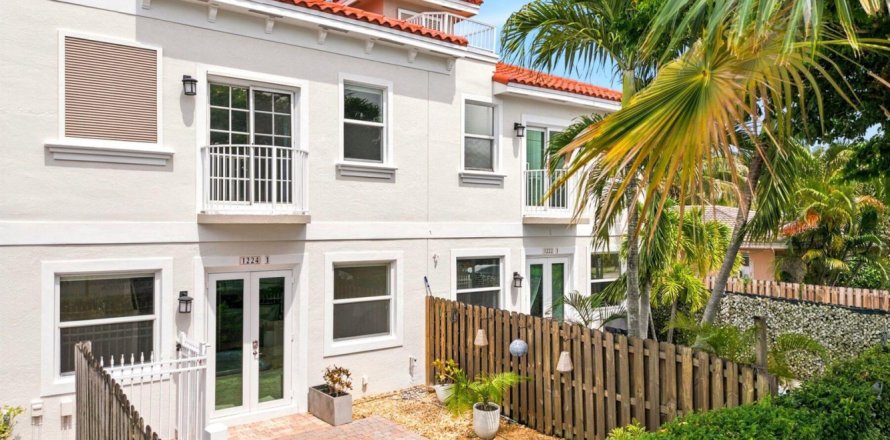 Townhouse in Fort Lauderdale, Florida 3 bedrooms, 155.98 sq.m. № 2086372