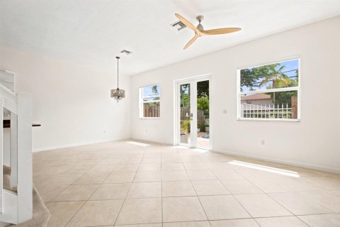 Townhouse in Fort Lauderdale, Florida 3 bedrooms, 155.98 sq.m. № 2086372 - photo 4
