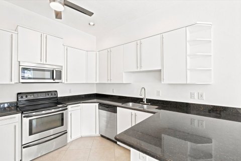 Townhouse in Fort Lauderdale, Florida 3 bedrooms, 155.98 sq.m. № 2086372 - photo 10