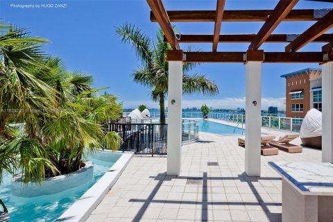 Condominio en venta en Miami, Florida, 3 dormitorios, 158.68 m2 № 1779545 - foto 17