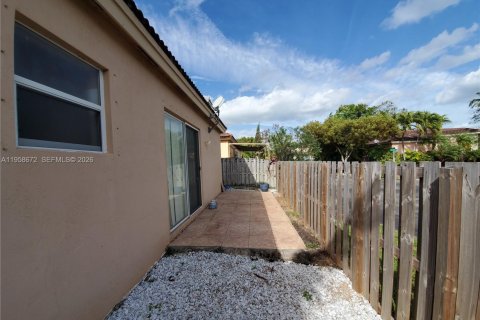 House in Cutler Bay, Florida 3 bedrooms, 130.25 sq.m. № 2080562 - photo 3