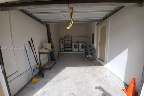 House in Cutler Bay, Florida 3 bedrooms, 130.25 sq.m. № 2080562 - photo 12