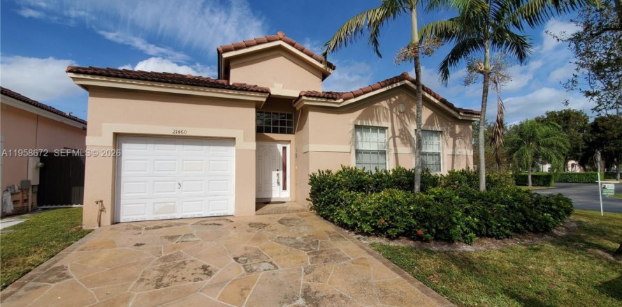 House in Cutler Bay, Florida 3 bedrooms, 130.25 sq.m. № 2080562