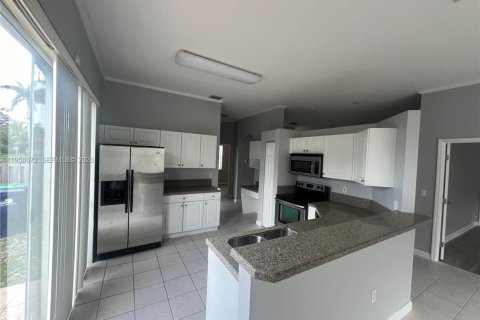 House in Cutler Bay, Florida 3 bedrooms, 130.25 sq.m. № 2080562 - photo 7