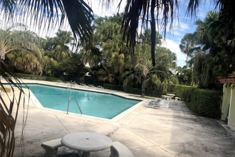 House in Cutler Bay, Florida 3 bedrooms, 130.25 sq.m. № 2080562 - photo 4