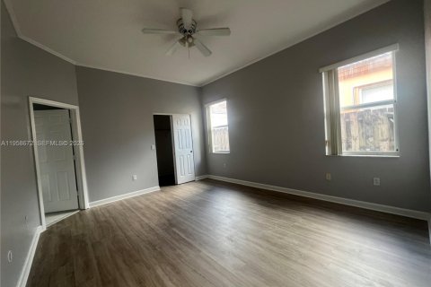 House in Cutler Bay, Florida 3 bedrooms, 130.25 sq.m. № 2080562 - photo 22