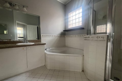 House in Cutler Bay, Florida 3 bedrooms, 130.25 sq.m. № 2080562 - photo 29