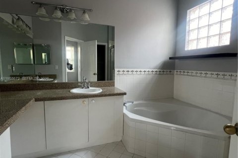 House in Cutler Bay, Florida 3 bedrooms, 130.25 sq.m. № 2080562 - photo 24
