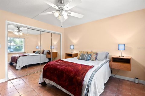 Condo in Riverview, Florida, 2 bedrooms  № 1910644 - photo 11