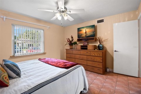 Condo in Riverview, Florida, 2 bedrooms  № 1910644 - photo 14