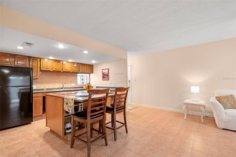 Condo in Riverview, Florida, 2 bedrooms  № 1910644 - photo 5