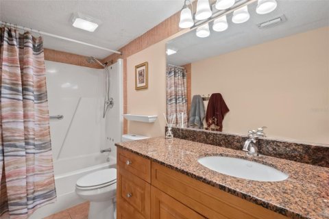 Condo in Riverview, Florida, 2 bedrooms  № 1910644 - photo 15