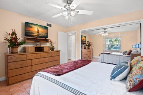 Condo in Riverview, Florida, 2 bedrooms  № 1910644 - photo 13
