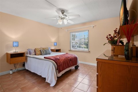 Condo in Riverview, Florida, 2 bedrooms  № 1910644 - photo 12