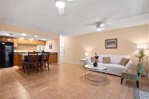 Condo in Riverview, Florida, 2 bedrooms  № 1910644 - photo 8