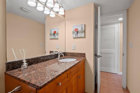 Condo in Riverview, Florida, 2 bedrooms  № 1910644 - photo 16