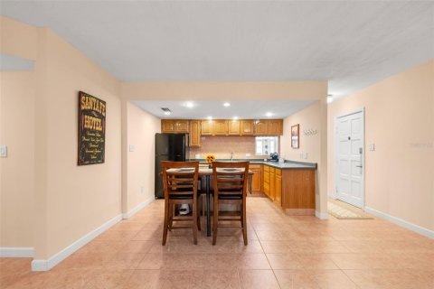 Condo in Riverview, Florida, 2 bedrooms  № 1910644 - photo 9
