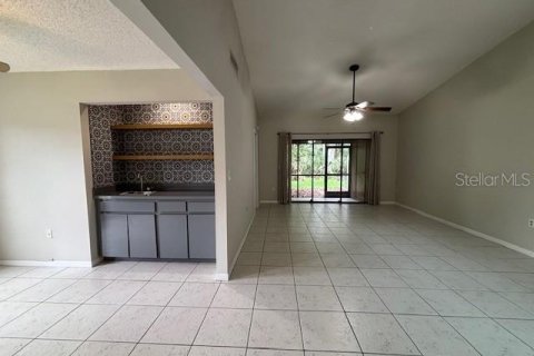 Снять в аренду виллу или дом в Тарпон-Спрингс, Флорида 2 спальни, 117.99м2, № 2094221 - фото 8