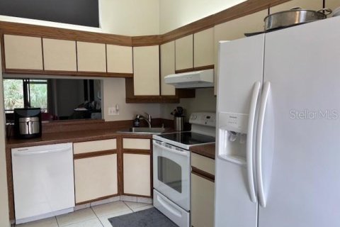 Снять в аренду виллу или дом в Тарпон-Спрингс, Флорида 2 спальни, 117.99м2, № 2094221 - фото 12