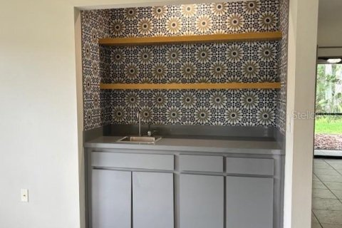 Снять в аренду виллу или дом в Тарпон-Спрингс, Флорида 2 спальни, 117.99м2, № 2094221 - фото 10