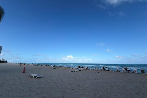 Condo in Sunny Isles Beach, Florida, 1 bedroom № 2183441 - photo 30